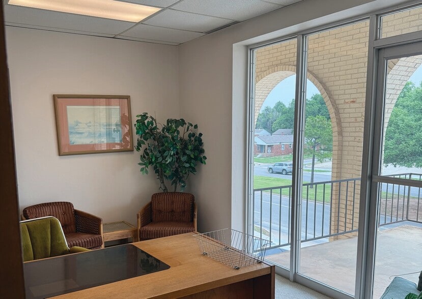 More Photos Of 4509 N Classen Blvd, Oklahoma City Office For Sale
