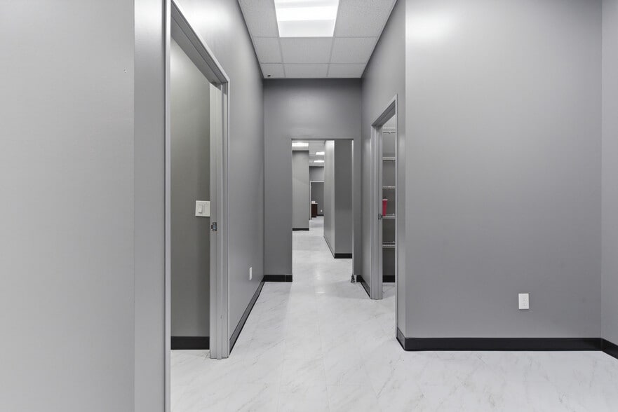 More Photos Of 685 E Grand Blvd, Corona Storefront Retail Office For Lease