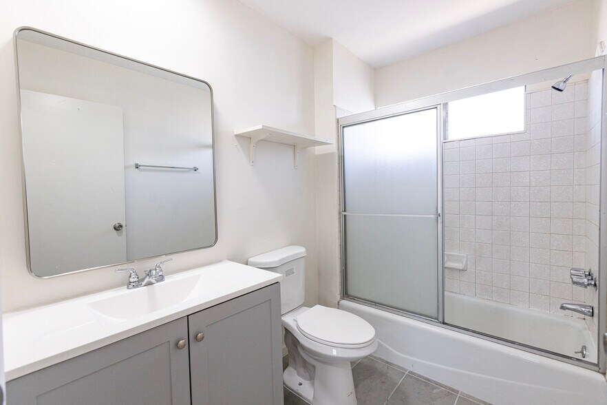 More Photos Of 6003 Craner Ave, North Hollywood Apartments For Sale