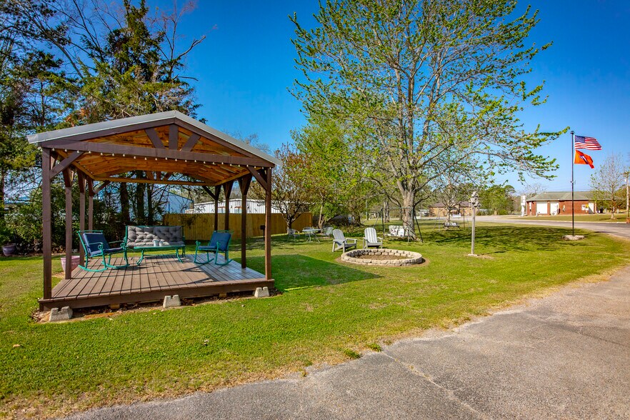 More Photos Of 8546 Edgemont Rd, Greers Ferry Hotel For Sale