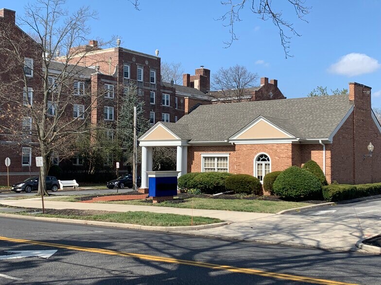 More Photos Of 17 Kings Hwy W, Haddonfield Bank For Lease