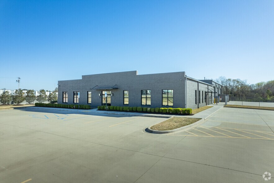 More Photos Of 3085 Highway 101 S, Greer Light Distribution For Lease
