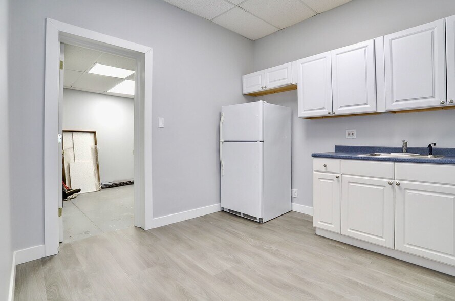 More Photos Of 980 Dehart Pl, Elizabeth Warehouse For Lease