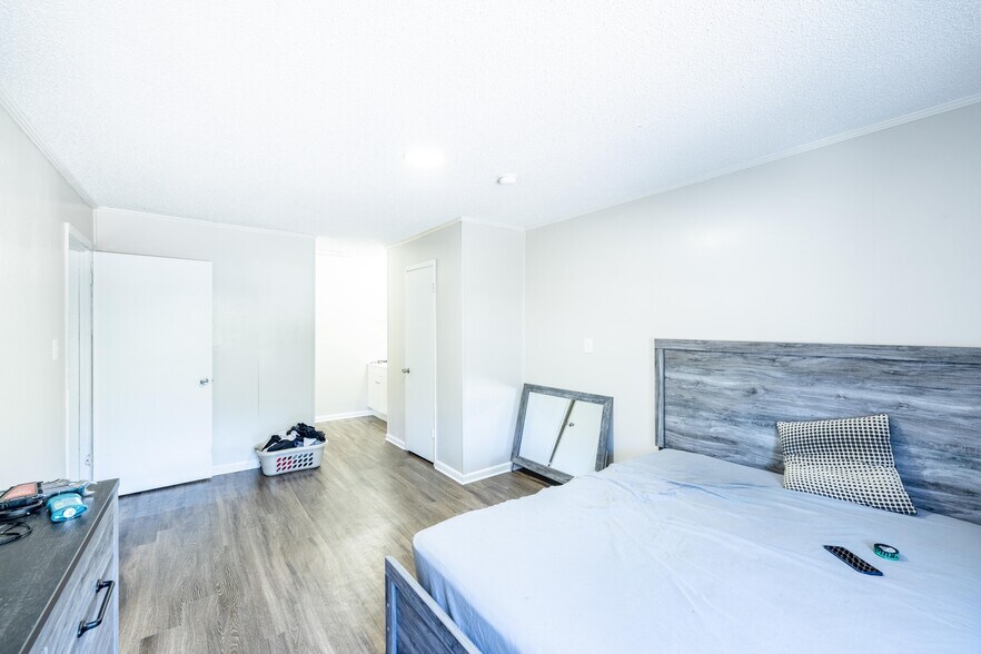 More Photos Of 306 N Main St, Lexington Apartments For Sale