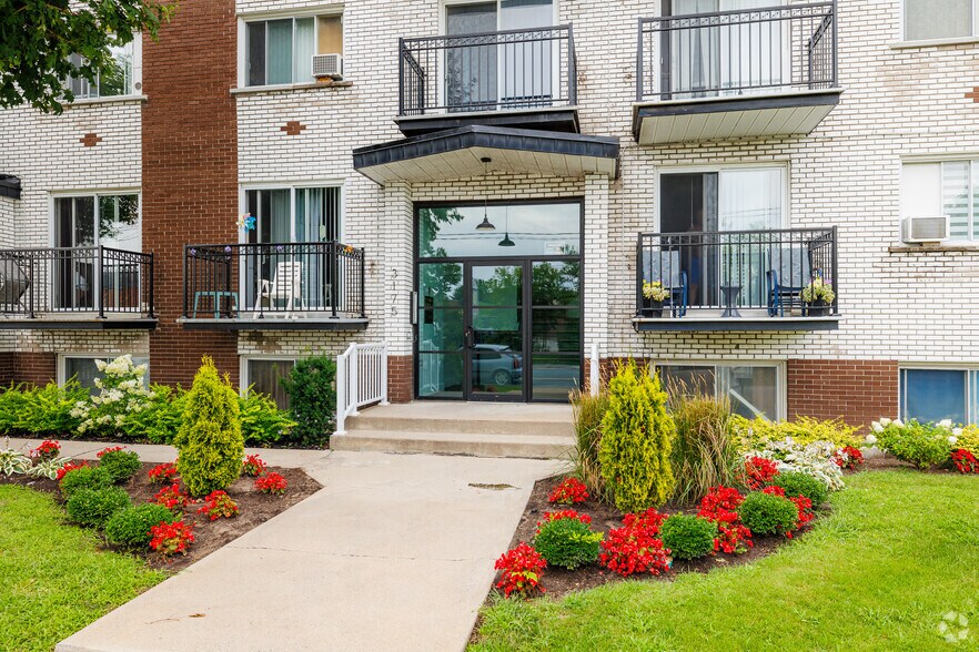 More Photos Of 3165 Rue De Mont-Royal, Saint-hubert Apartments For Sale