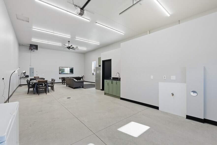 More Photos Of 6580 Lake Rd, Windsor Warehouse For Sale