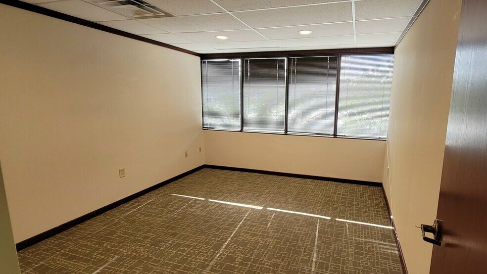 More Photos Of 580 S High St, Columbus Office For Lease
