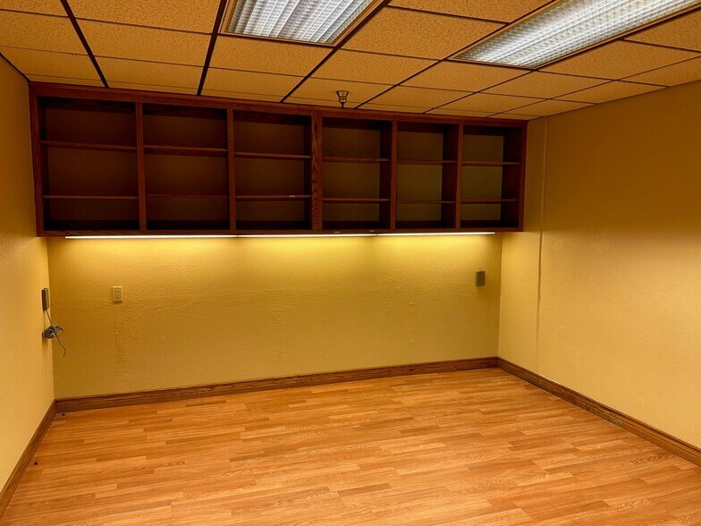 More Photos Of 11930 Goldring Rd, Arcadia Light Distribution For Sale