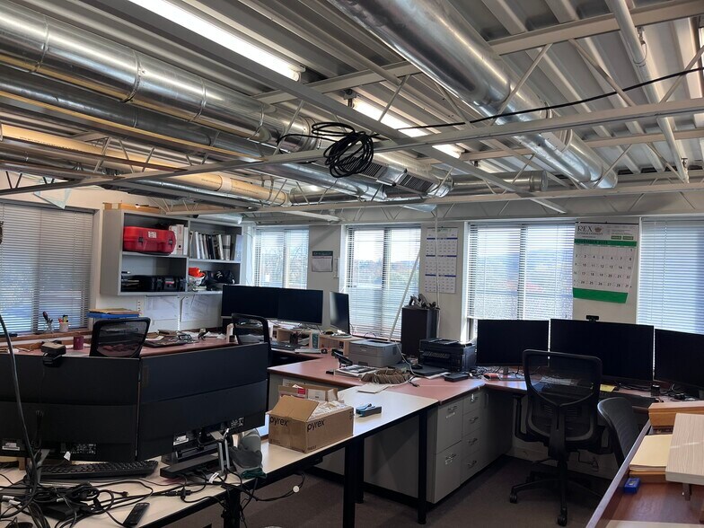 More Photos Of 1329 E High St, Charlottesville Warehouse For Sale