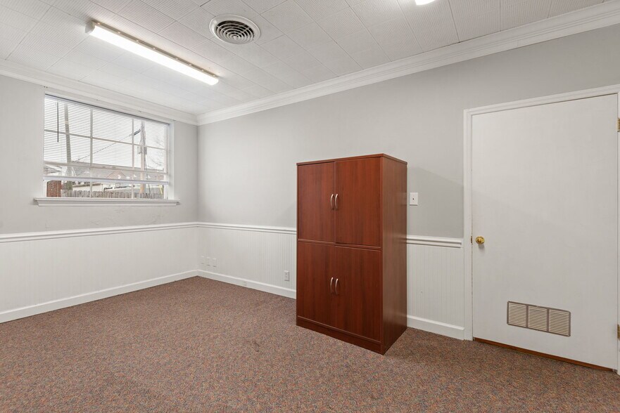 More Photos Of 102 Paisley St, Greensboro Coworking Space