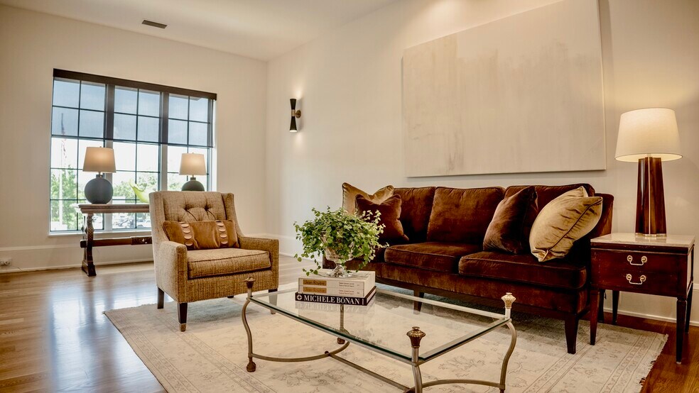 More Photos Of 152 N Section St, Fairhope Storefront Retail Residential For Sale