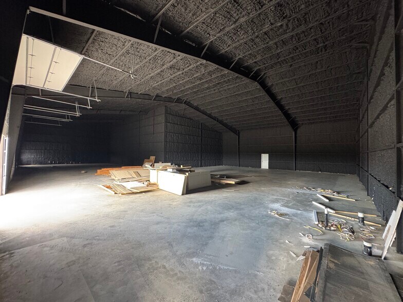 More Photos Of 450 Hwy 290 E, Elgin Light Distribution For Lease