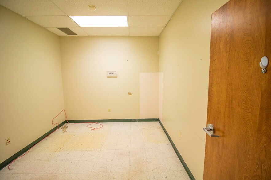 More Photos Of 720 W Navajo St, West Lafayette Office For Lease