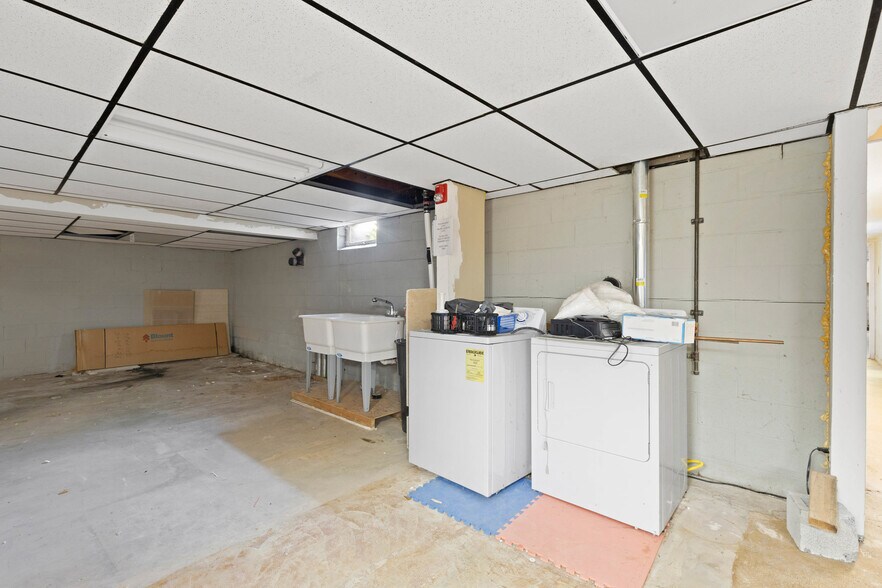 More Photos Of 2640 Ridgeway Ave, Rochester Medical For Lease