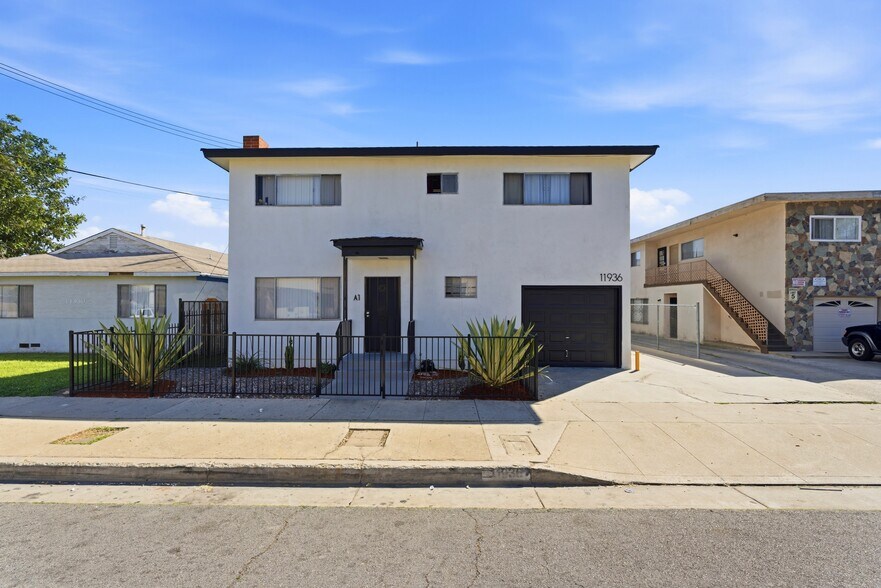 Primary Photo Of 11936 Grevillea Ave, Hawthorne Apartments For Sale