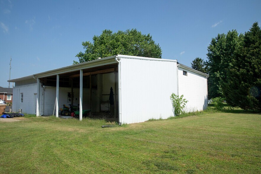 More Photos Of 719 S DuPont Blvd, Milford Flex For Sale