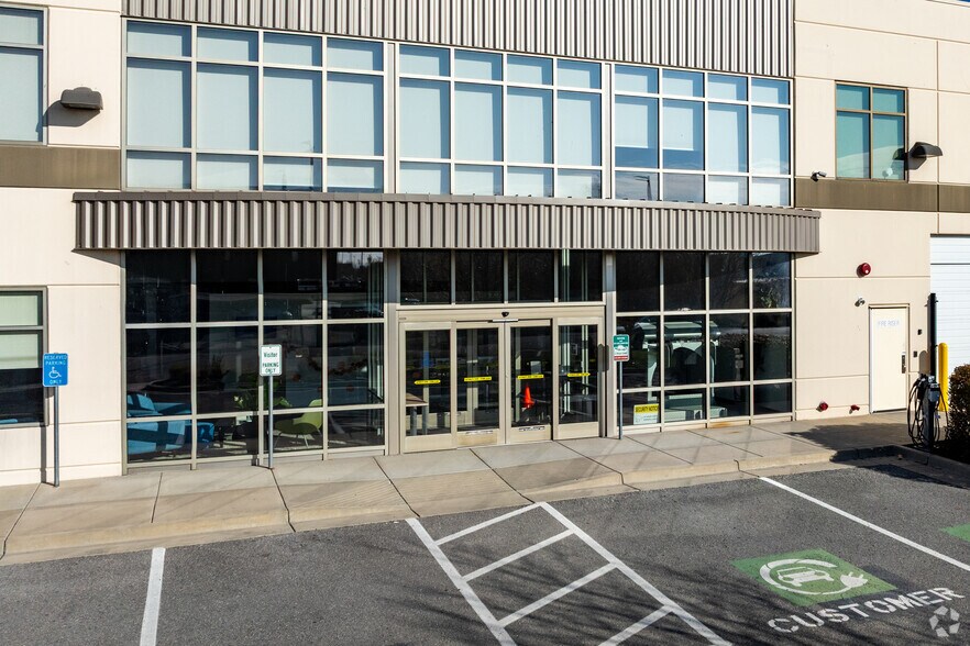More Photos Of 3760 W Commons Ln, Salt Lake City Distribution For Lease