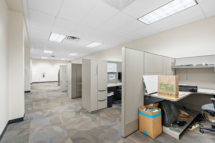 More Photos Of 2905 Lexington Ave S, Eagan Flex For Sale