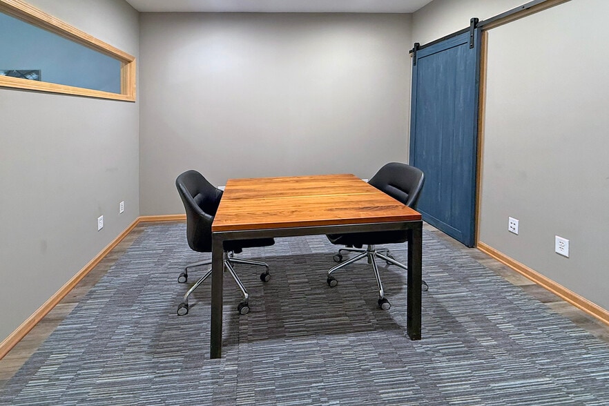 More Photos Of 5770 Blackshire Path, Inver Grove Heights Office For Sale
