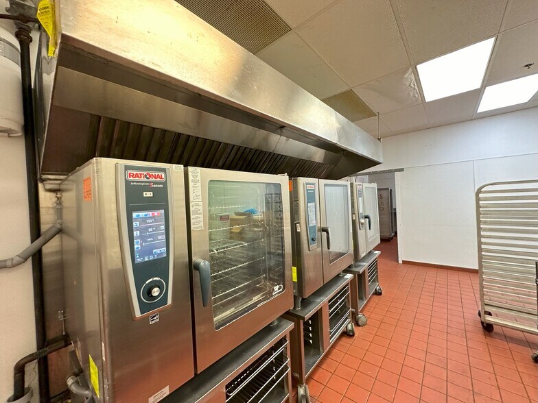 More Photos Of 11171 Horseshoe Way, Richmond Light Manufacturing For Sale