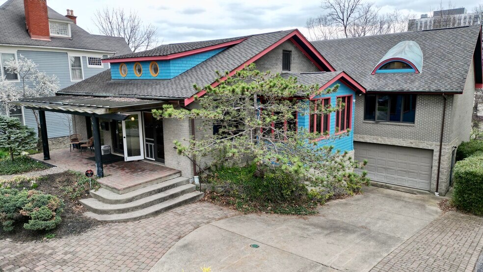 More Photos Of 2150 Alpine Pl, Cincinnati Office Residential For Sale