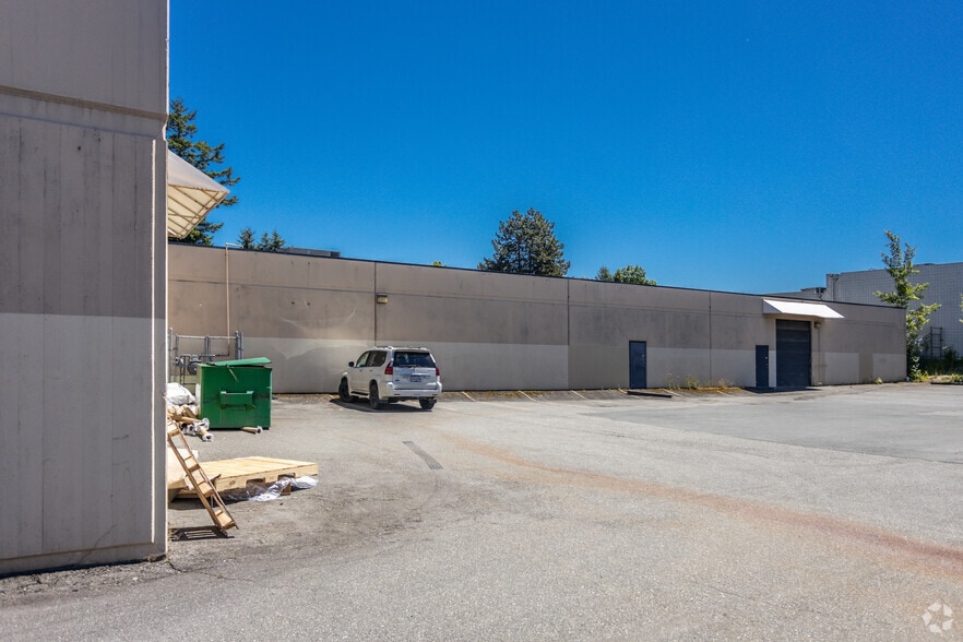 More Photos Of 13570 77 Ave, Surrey Showroom For Lease