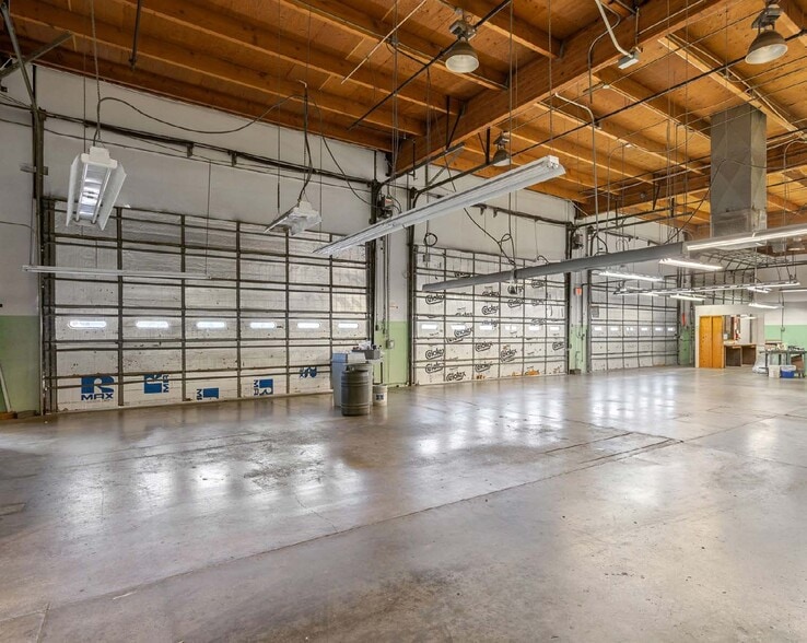More Photos Of 21615 SW Tualatin Valley Hwy, Beaverton Showroom For Sale