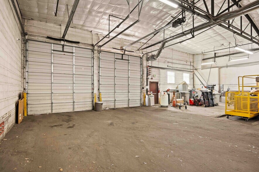 More Photos Of 313 W Bayaud Ave, Denver Warehouse For Lease