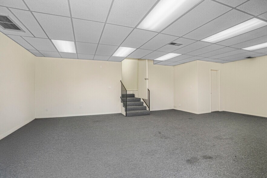 More Photos Of 4667 Rosecrans Ave, Hawthorne Light Manufacturing For Lease