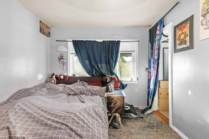 More Photos Of 2114 W Magnolia Blvd, Burbank Storefront For Sale