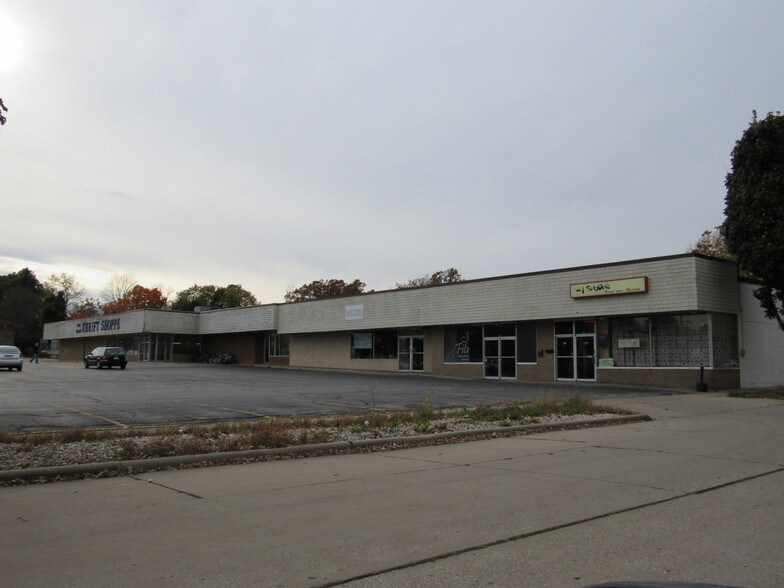 More Photos Of 219 S Walter Ave, Appleton Storefront For Sale