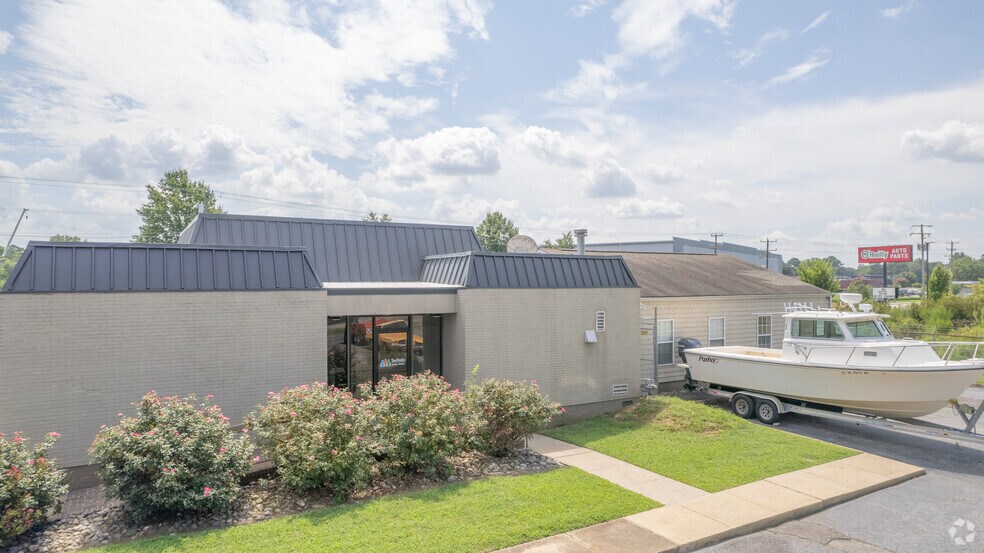 More Photos Of 3400 Airline Blvd, Portsmouth Office For Sale