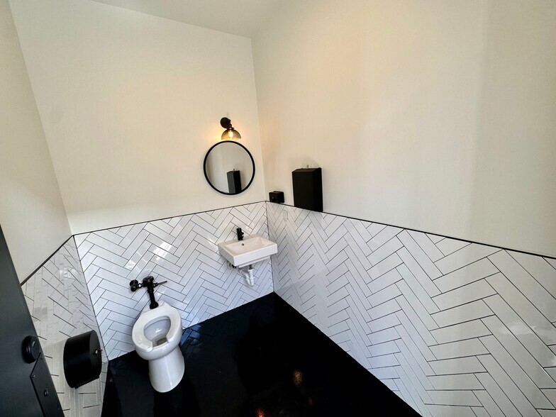 More Photos Of 801 N Broadway Ave, Oklahoma City Storefront Retail Office For Lease