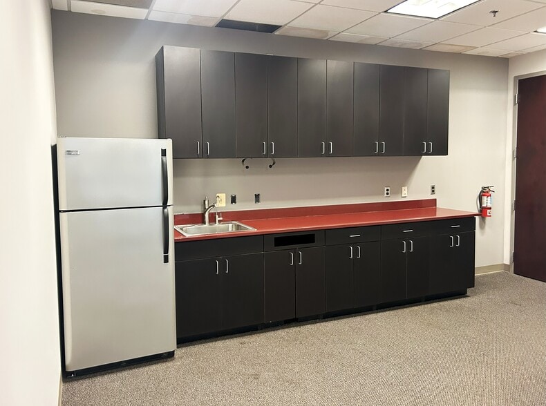 More Photos Of 43766 Trade Center Pl, Sterling Light Manufacturing For Sale