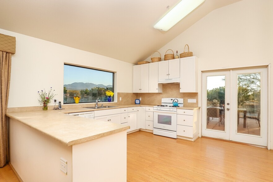 More Photos Of 34810 largo vista rd, Llano Airport For Sale