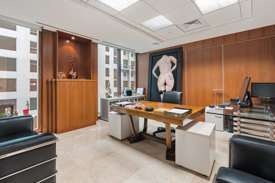 More Photos Of 1110 Brickell Ave, Miami Office For Sale