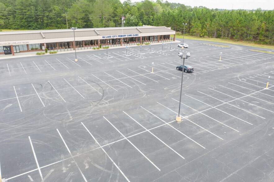 More Photos Of I-75 @ I-75 & U.S. 90, Lake City Unknown For Lease