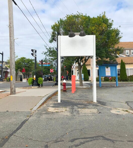 More Photos Of 621-631 Main St, Hyannis General Retail For Lease