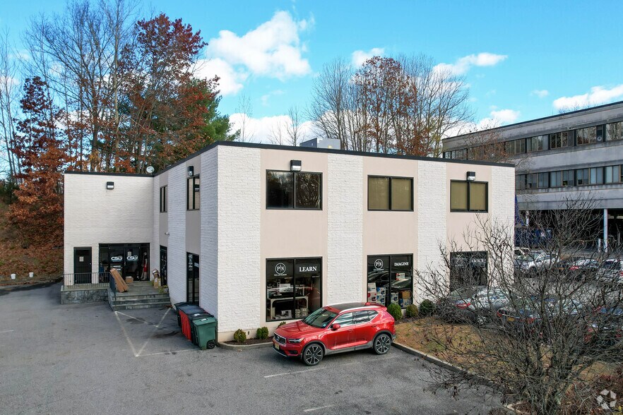 More Photos Of 128 Radio Circle Dr, Mount Kisco Flex For Sale