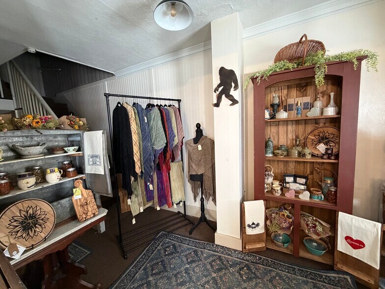 More Photos Of 138 W Main St, Ligonier Township Storefront Retail Residential For Sale