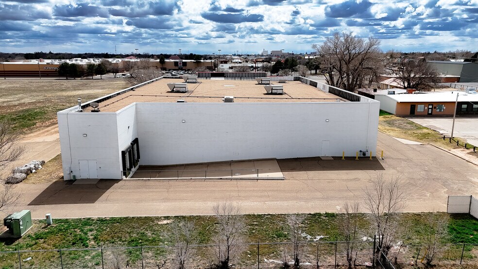 More Photos Of 900 E Manana Blvd, Clovis General Retail For Sale