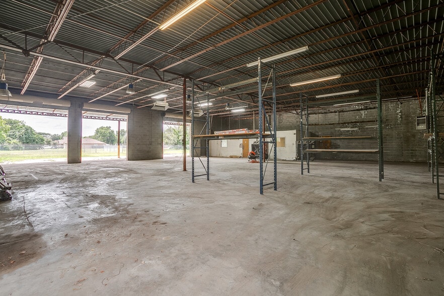 More Photos Of 3808 E 1st St, Fort Worth Light Manufacturing For Lease