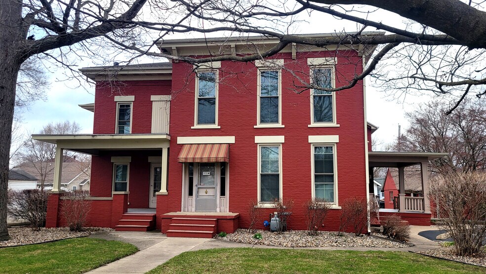 More Photos Of 1015 E Center St, Warsaw Office For Sale