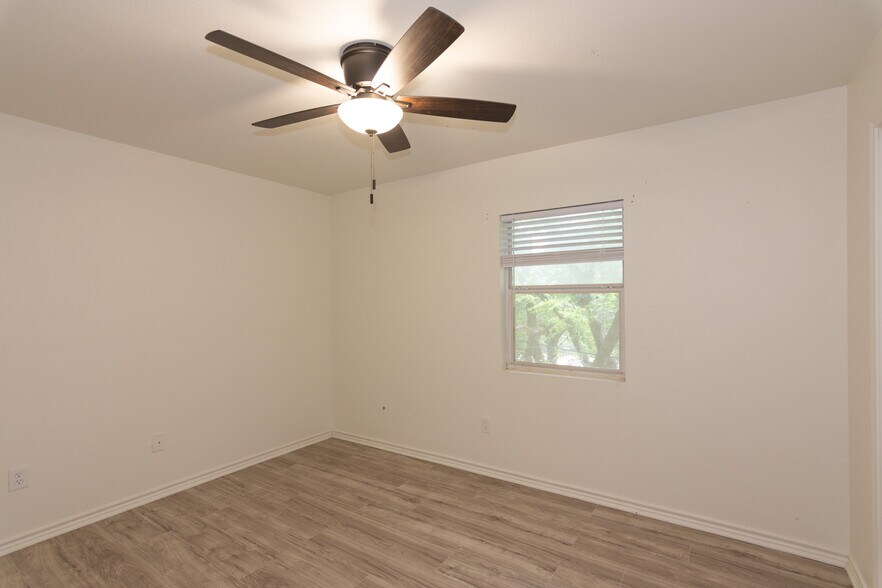 More Photos Of 114 Scofield Ave, Johnson City Apartments For Sale