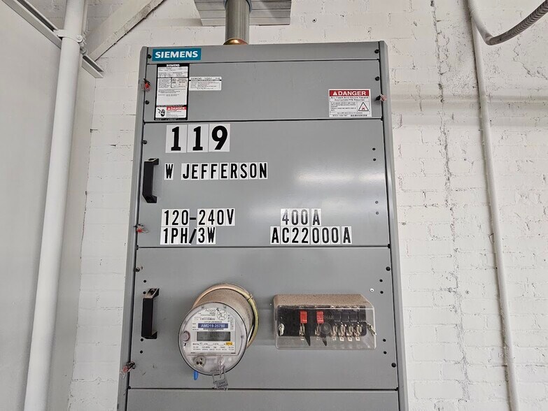 More Photos Of 119 W Jefferson Blvd, Los Angeles Warehouse For Lease