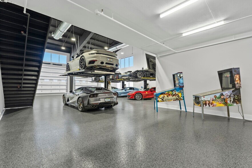 More Photos Of 3584 Plover, Naples Warehouse For Lease