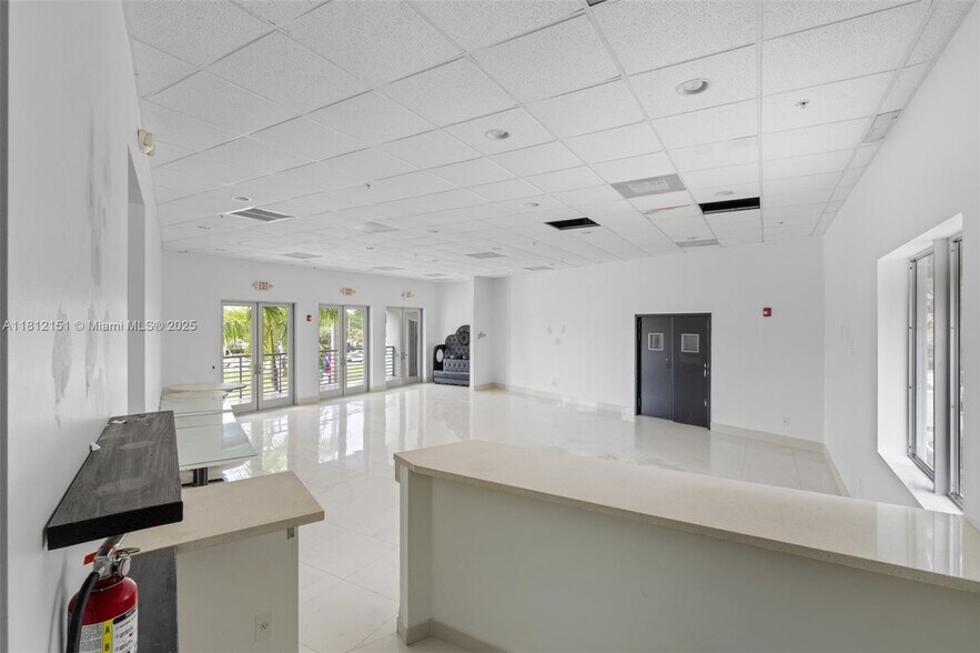 More Photos Of 2500 Wilton Dr, Wilton Manors Freestanding For Sale