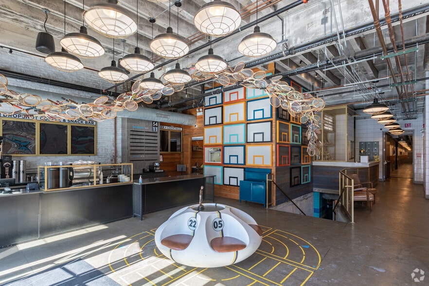 More Photos Of 312 W Chestnut St, Chicago Hotel For Lease