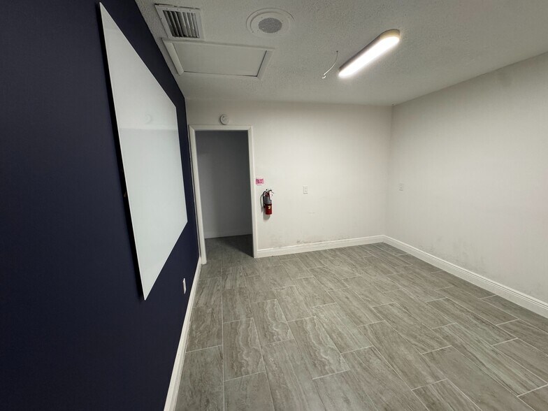 More Photos Of 5401 Alhambra Dr, Orlando Office For Lease