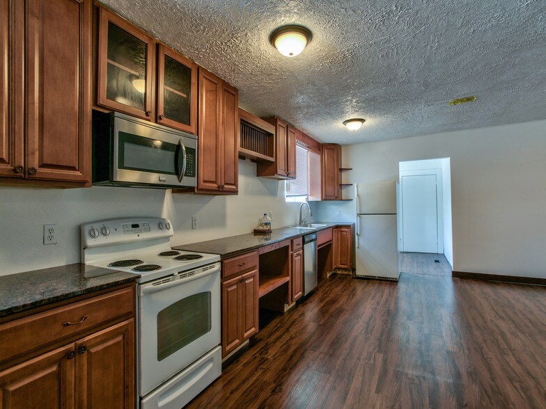 More Photos Of 765 E Washington St, Monticello Auto Repair For Sale